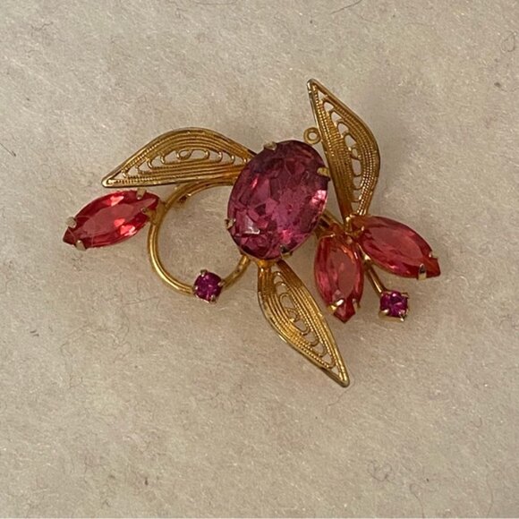 VINTAGE BROOCH PIN GOLD TONE FILIGREE PINK FACETED STONES GLASS FLOWER - Picture 3 of 9